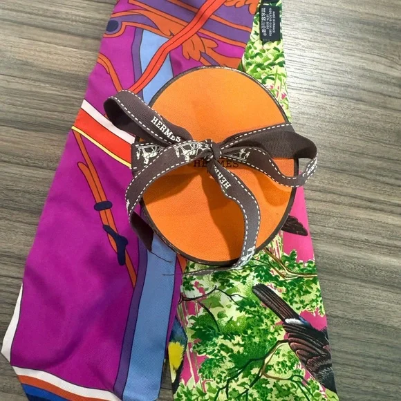 Hermes Silk Twilly - Picture 7 of 10